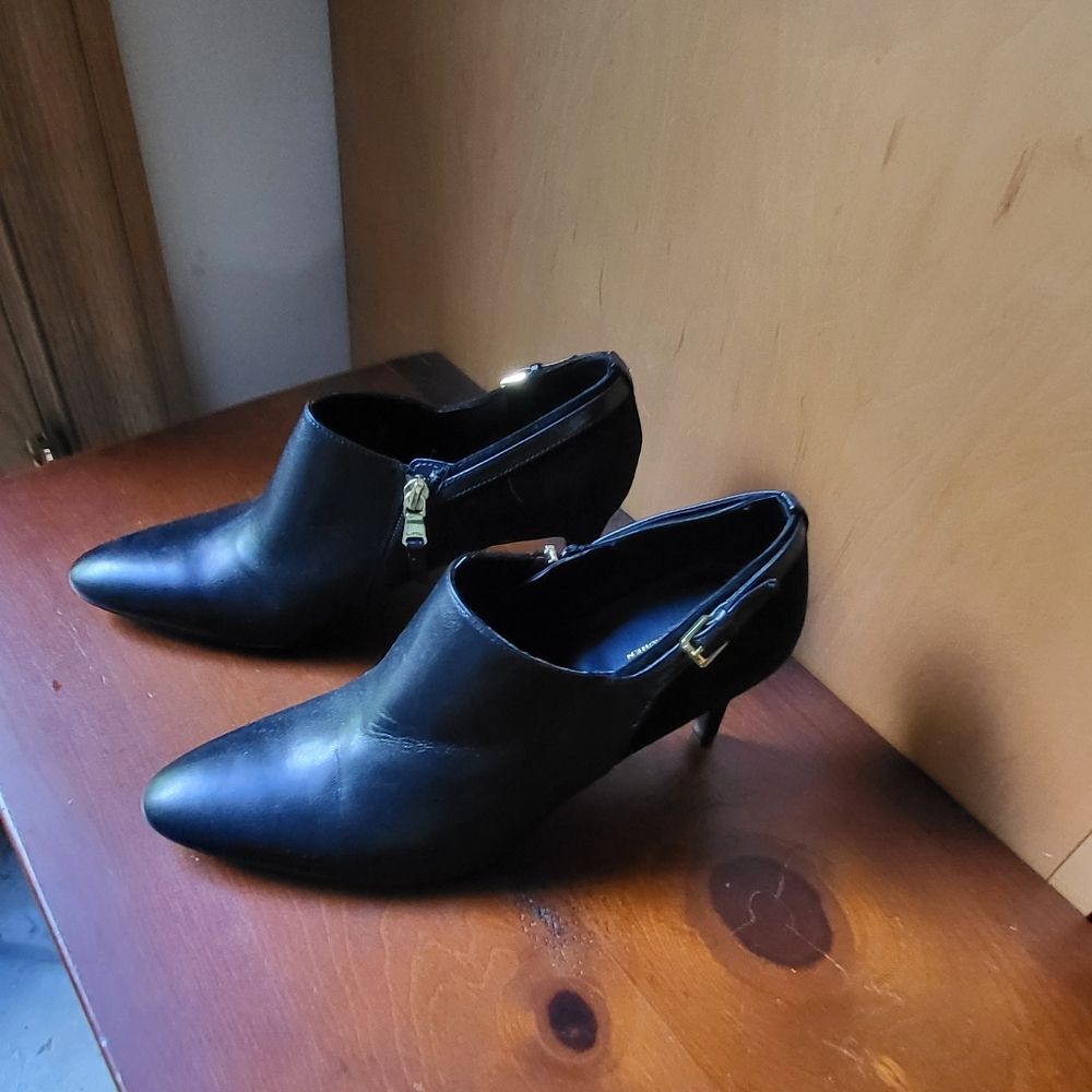 NWOT Ralph Lauren Booties - Size 9